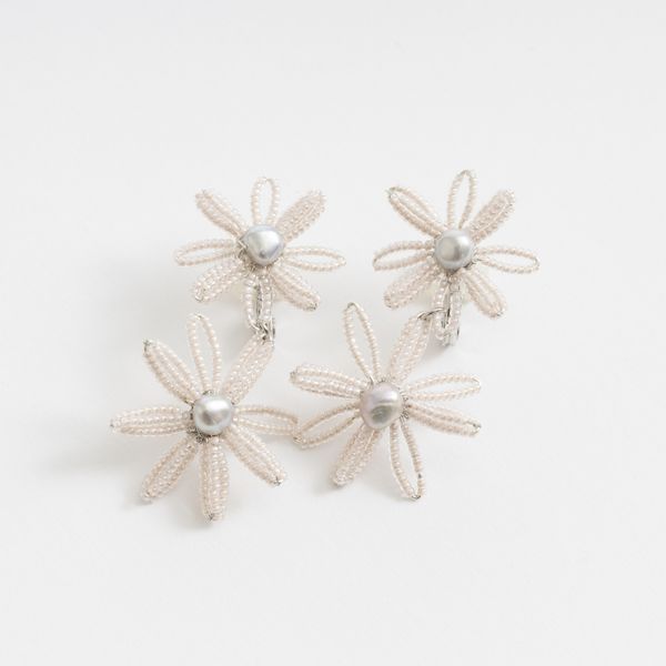 laneii/マム・イヤリング -繊細かつ上品なビーズとパールで作られた